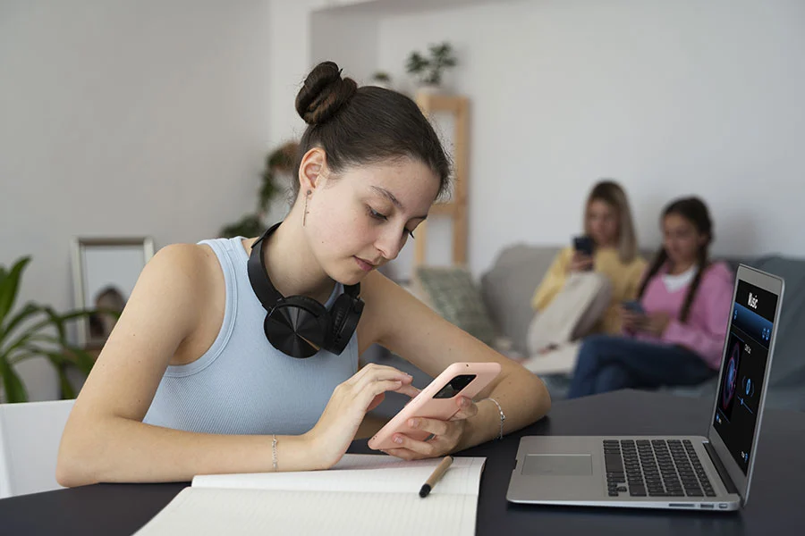 Uso de redes sociales en adolescentes y su impacto emocional